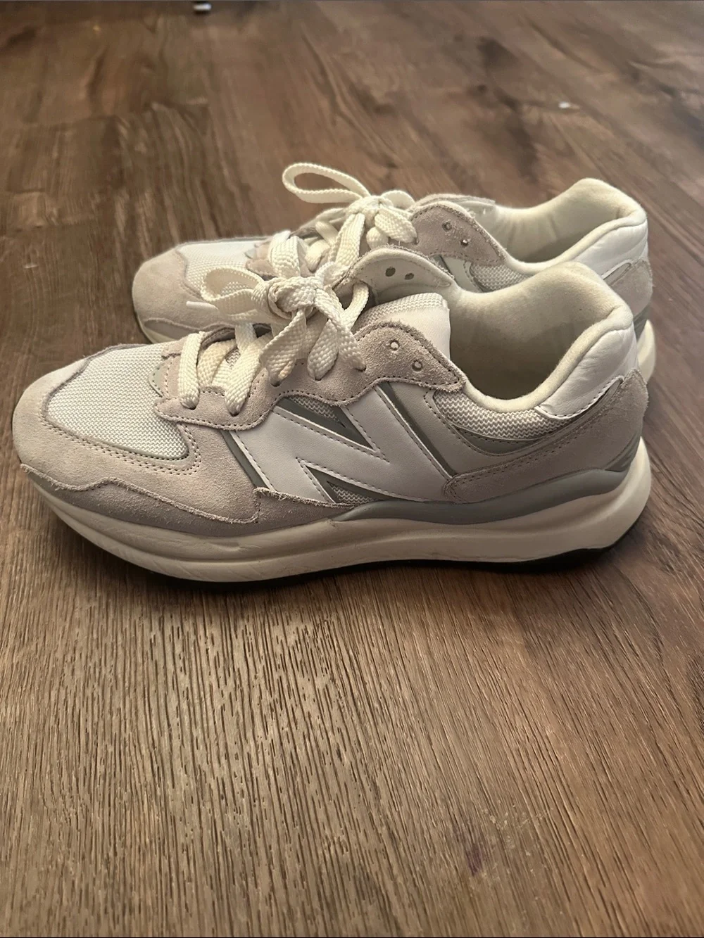 New Balance Cream White Low-Top Sneakers
